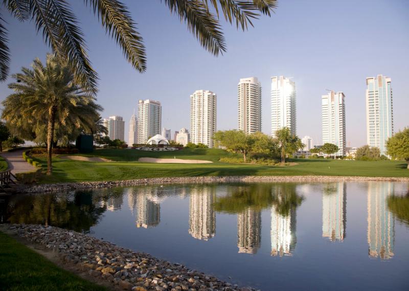 The Majlis Championship Course with view on Dubai