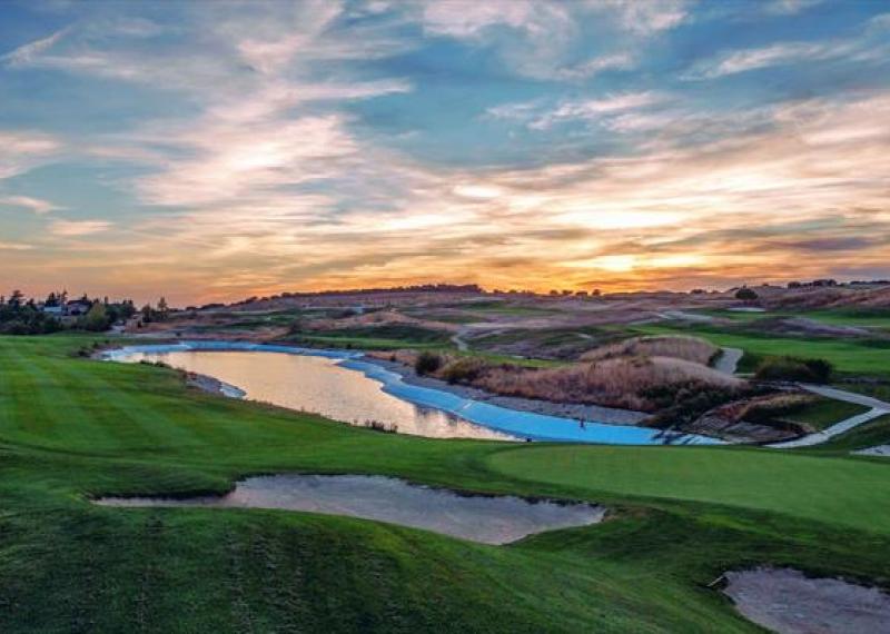 Centro Nacional de Golf al tramonto