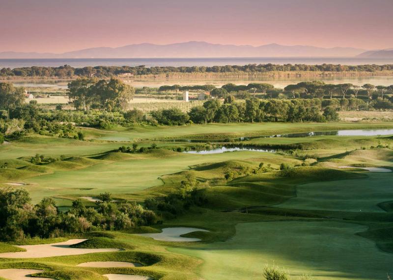 Vista aerea sul campo da golf dell'Argentario