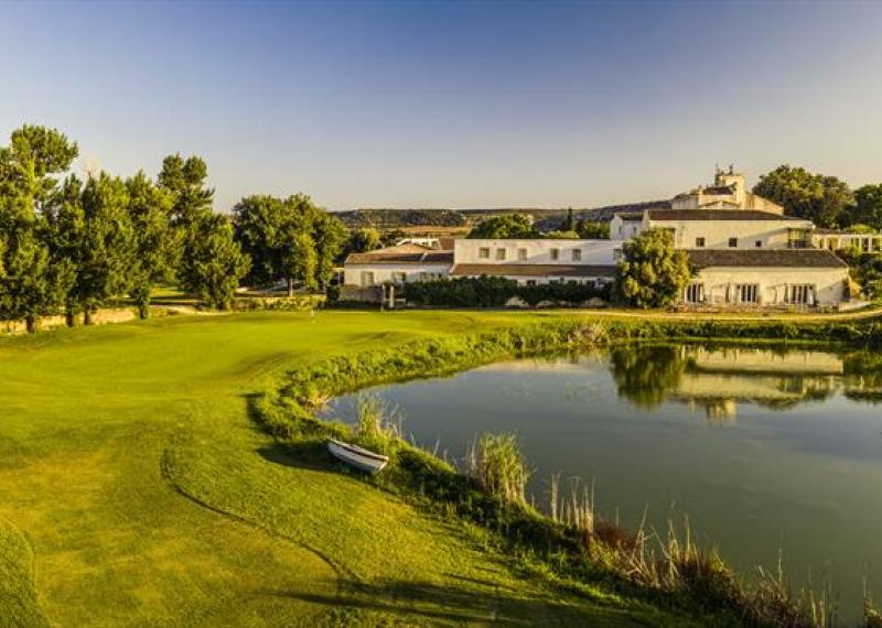 Borgo di Luce i Monasteri fairway and water obstacle view