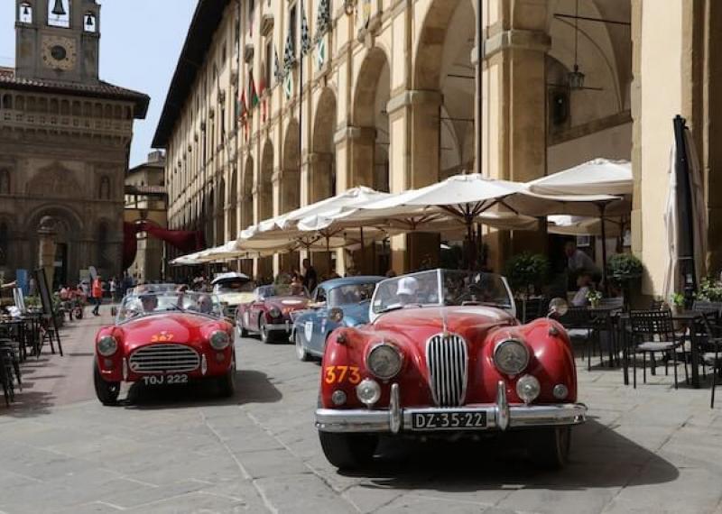 Arezzo road with vintage cars driving by