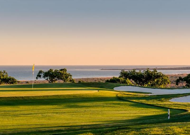 Quinta da Ria course and sea at sunset