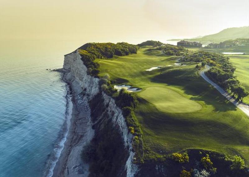 Thracian cliffs e costa al tramonto