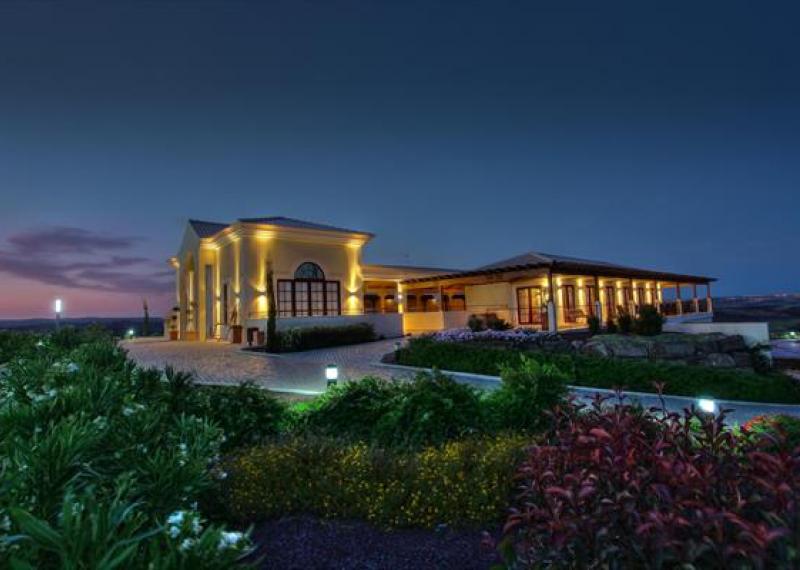 Quinta do Vale clubhouse at night