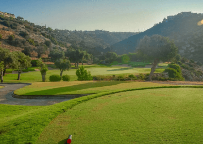 Aphrodite Hills vista campo e monti circostanti