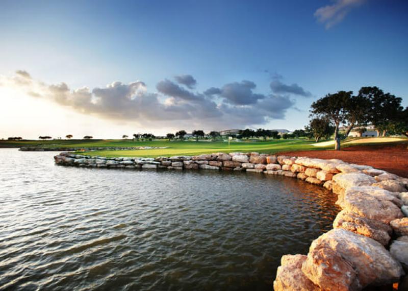Eléa Golf Club water obstacle view