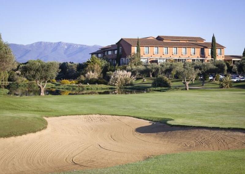 Bunker, fairway and water obstacle at Peralada Golf Club