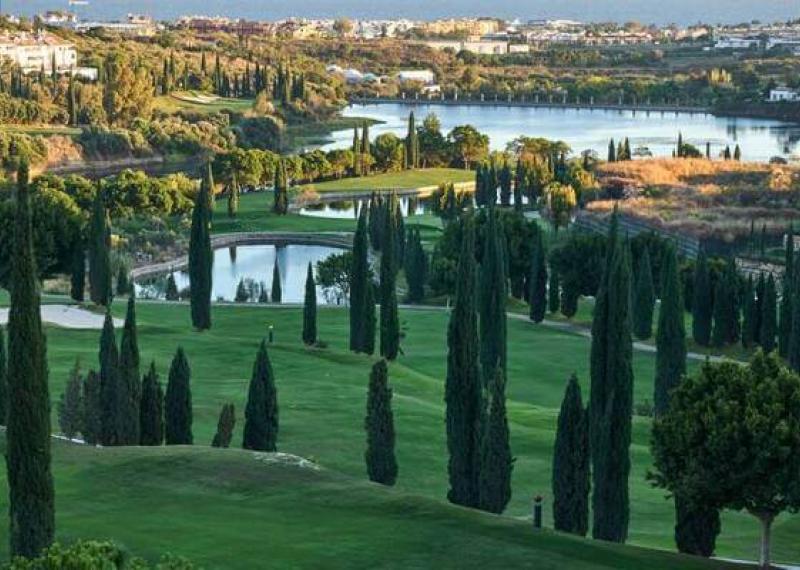 Villa Padierna course with view on fairway and water obstacles