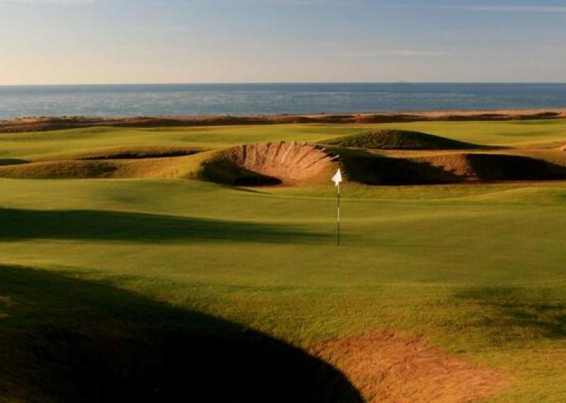 Lykia links view on green and hole with sea in the background