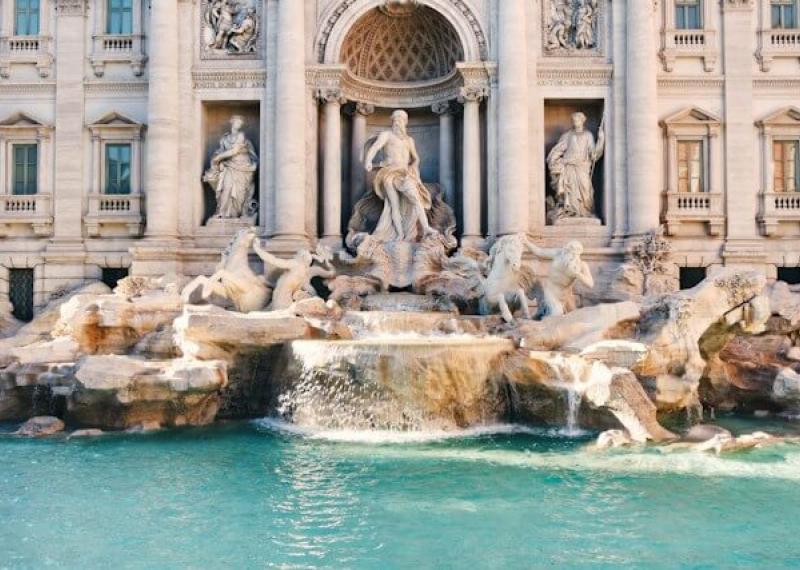 Fontana di Trevi vista di fronte