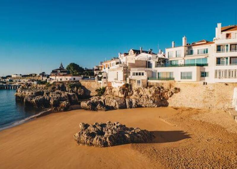 Cascais spiaggia e case circostanti