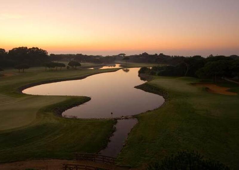 Quinta da Marinha vista aerea con ostacolo d'acqua