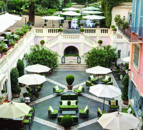 Hotel De Russie courtyard view
